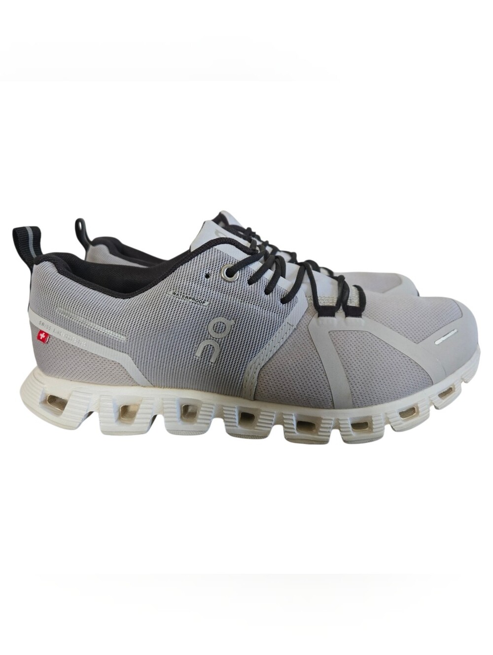 On Cloud 5 Waterproof Running Shoes Womens Size 7.5 Glacier White 59.98837